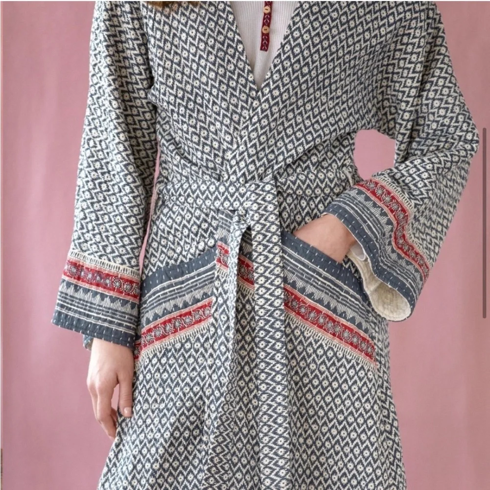 Women's Blue and Red Patterned Robe - Picture 4 of 5